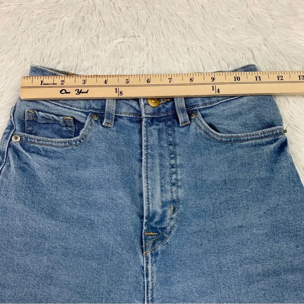 H&M Divided high rise‎ tapered leg blue jeans